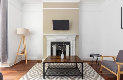 Chiswick Apartment | Elegant & Modern 2 Bed Flat in Chiswick