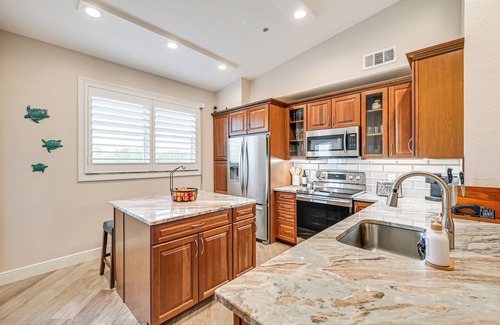 Naples Condo | Elegant Naples Condo w/Golf View & Community Pool