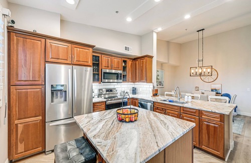 Naples Condo | Elegant Naples Condo w/Golf View & Community Pool