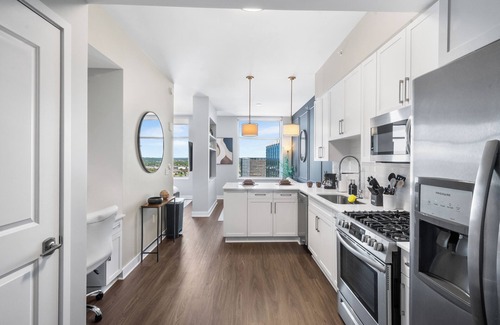 The Gulch Apartment | Elegant Nashville Stay WiFi In-Unit Laundry Free Covered Parking