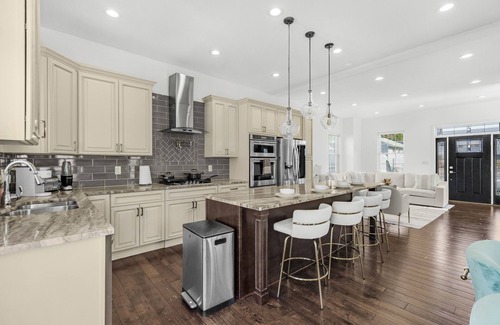 Nauck House | Elegant Open Concept Close To DC