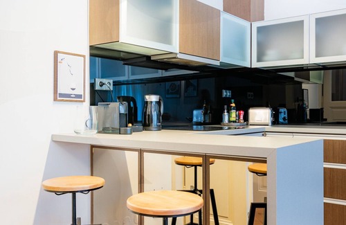 Stare Mesto Apartment | Elegant Paris Ave. apartment