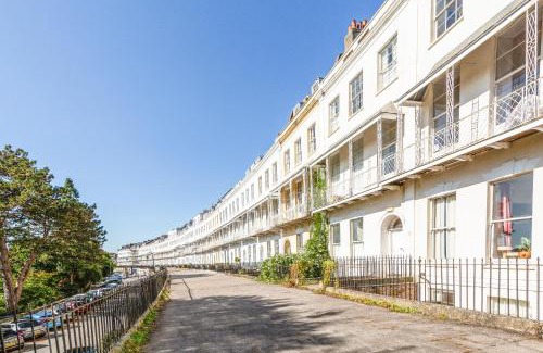 Clifton Apartment | Elegant Period Clifton Balcony Apt - Simplycheckin