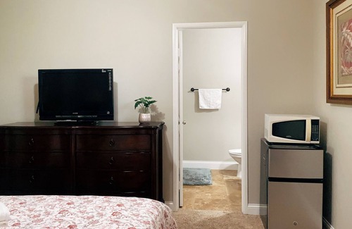 Eastvale House | Elegant Room On The Frist Floor With Private Bathroom