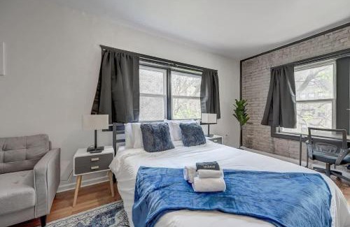 Lower East Side Apartment | Elegant Studio McKinley Beach - Brady St Lowr East