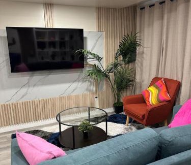 Winnipeg Apartment | Elegant & Stylish Basement Suite- Private Entrance