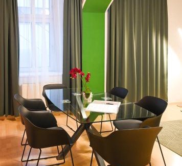 Josefstadt Apartment | Elegant Suite Altes AKH