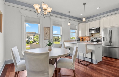 Savannah House | Elegant Townhome, Family Friendly, Quiet