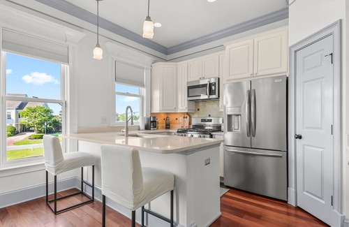 Savannah House | Elegant Townhome, Family Friendly, Quiet