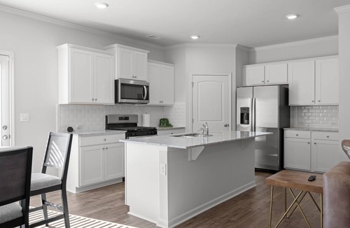 Buford House | Elegant Townhouse Retreat Near Mall Of Georgia