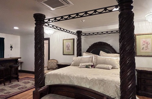 Excelsior Springs Bed & Breakfast | Elegant two room loft in historic downtown Excelsior Springs.