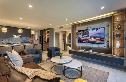 Umhlanga Ridge Apartment | Elegant Umhlanga 2-Bed with Hillside and Ocean Views