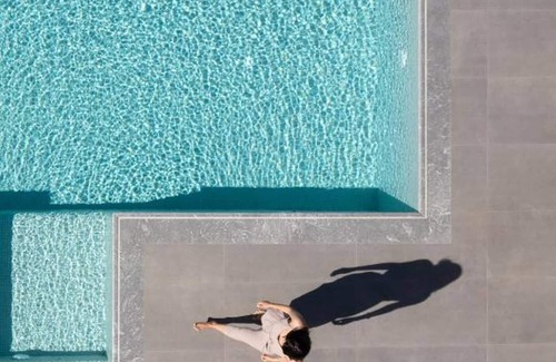 Akrotiri Villa | Elegant Villa Floating Breakfast