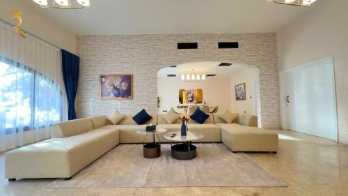 Al Danah Apartment | "Elegant Villa - Perfect for Relaxation, Near Corniche Beach & World Trade Center