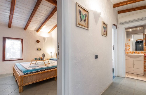 Notteri Villa | Elegant Villa WI-FI FREE with terrace overlooking the sea almost touching the water.