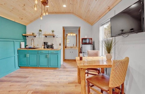 Canadensis Cabin | Elements Modern Cabin | Poconos Pickleball Firepit