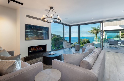 Castor Bay Bed & Breakfast | Elements of Castor Bay - Self contained 3 bed accomm adjoining host family home
