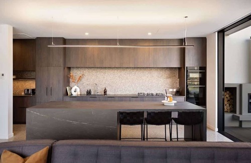 Frankton House | Elevated Elegance Sum