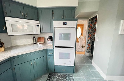 Victoria House | Elevated Vintage Downtown Victoria ~ The Heron House