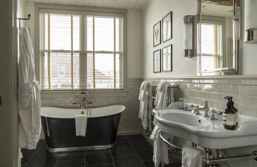 Crested Butte Hotel | Eleven Scarp Ridge Lodge