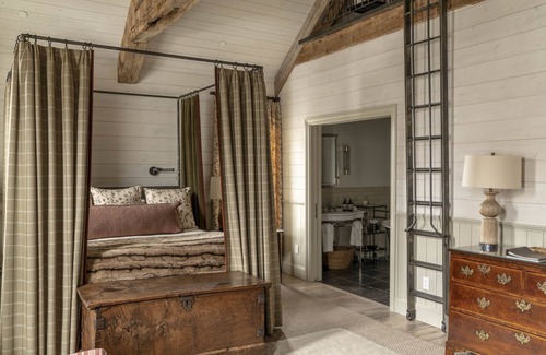 Crested Butte Hotel | Eleven Scarp Ridge Lodge