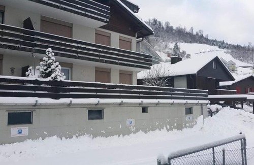 Emmetten Apartment | Elfe - Apartments Three-bedroom Apartment for 6 guests with patio