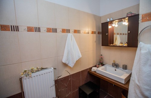 Kefalonia Apartment | Elisso rose garden apartment