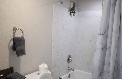 Pocket House | Elite Riverwalk Townhome w/ Sparkling Pool & Gym