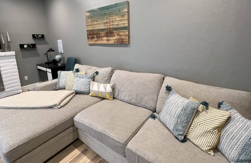 Sacramento House | Elite Stylish House 3+1 bedrooms close to grocery & fast food