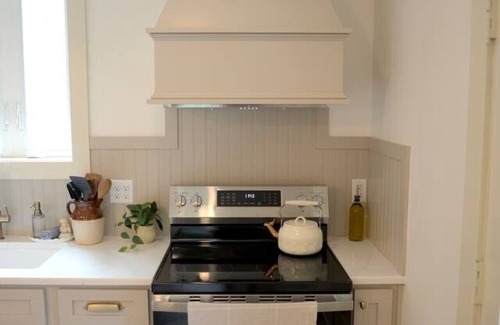 Elizabethtown House | Elizabethtown Guest house|HOT TUB|BBQ