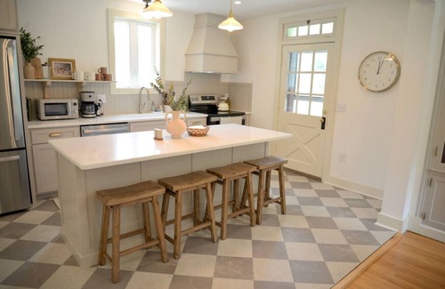 Elizabethtown House | Elizabethtown Guest house|HOT TUB|BBQ