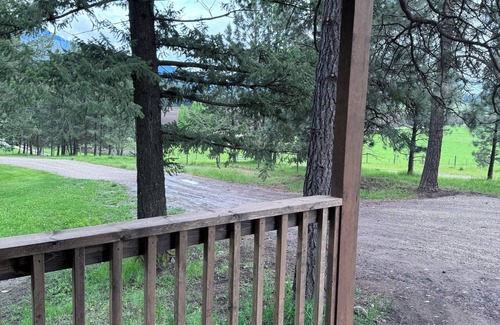 Columbia Falls Cabin | Elk Cabin at Glacier Hidden Cabins