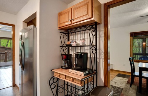 Maggie Valley Cabin | Elk Ridge Retreat -Hot Tub- Firepit-Fireplace