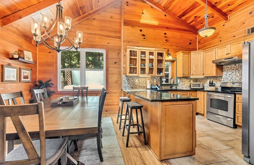 Walnut Mountain Cabin | Ellijay Walnut Mountain Cabin - Hot Tub, Fire Table, Pet Friendly and Views