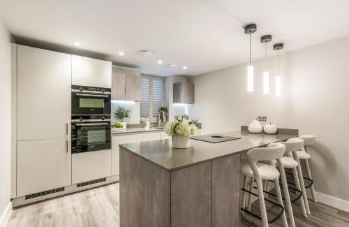 Montpellier Apartment | Elliot Oliver - Luxury 2 Bedroom, 2 Bathroom Apt with Parking