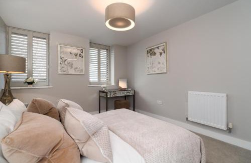 Montpellier Apartment | Elliot Oliver - Luxury 2 Bedroom, 2 Bathroom Apt with Parking