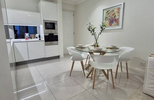 Greater Johannesburg Metropolitan Area Apartment | Ellipse Oasis a Luxury Japanese Inspired Stay in Upmarket Apartment in Waterfall