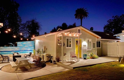 North Central House | Elmo Hideout, a cozy MOVIE house W/4K projector