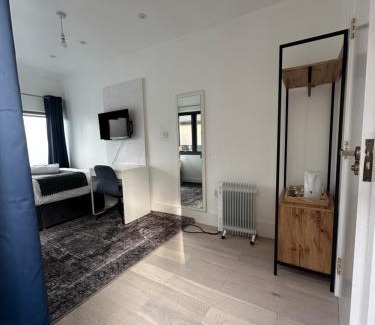Middle Park and Sutcliffe House | Eltham Hill Stay