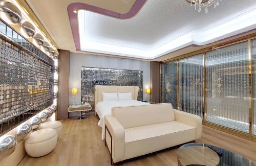 Toufen Hotel | Elysees Motel