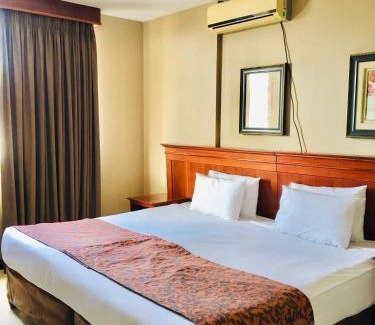 Essenwood Hotel | Emakhosini Hotel On East