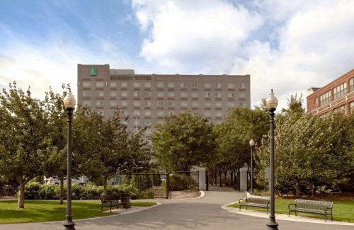 East Boston Hotel | Embassy Suites Boston at Logan Airport