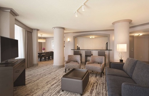 Luckie-Marietta District Hotel | Embassy Suites by Hilton Atlanta at Centennial Olympic Park