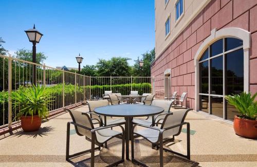 Gateway Hotel | Embassy Suites by Hilton Austin Arboretum