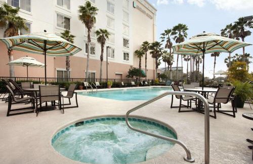 Airport North Hotel | Embassy Suites by Hilton Orlando Airport