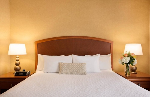 Greensboro Hotel | Embassy Suites by Hilton Greensboro Airport