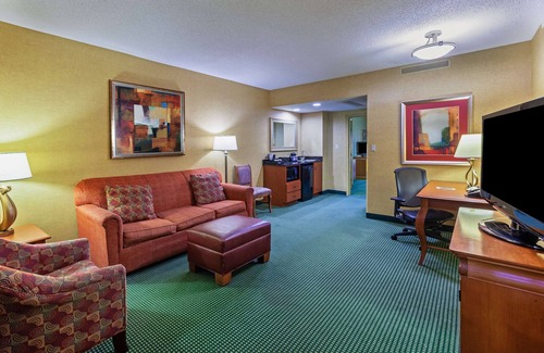 Greensboro Hotel | Embassy Suites by Hilton Greensboro Airport