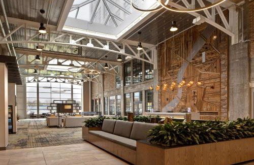 Downtown Hotel | Embassy Suites By Hilton Rockford Riverfront