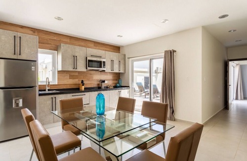 Esmeralda Apartment | Emerald 2BR APT -#E2 in Noord-Sleeps 4