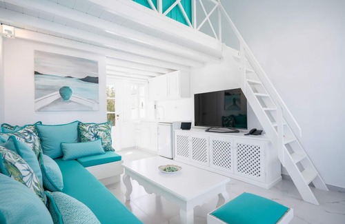 Amoudi Bay Villa | EMERALD 3BD Villa Pool & HotTub Sea/Sunset View